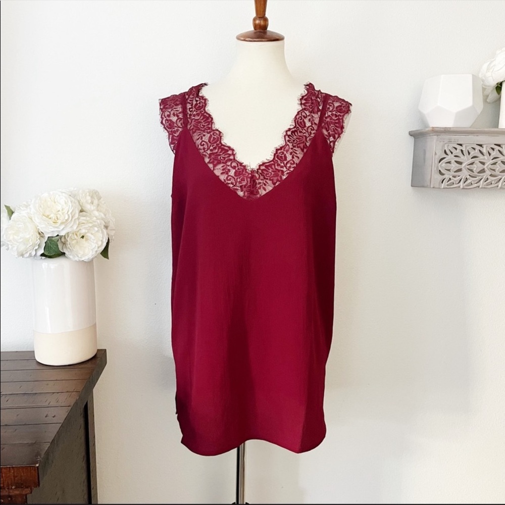 Umgee lace trimmed camisole tank top maroon size small new with tags